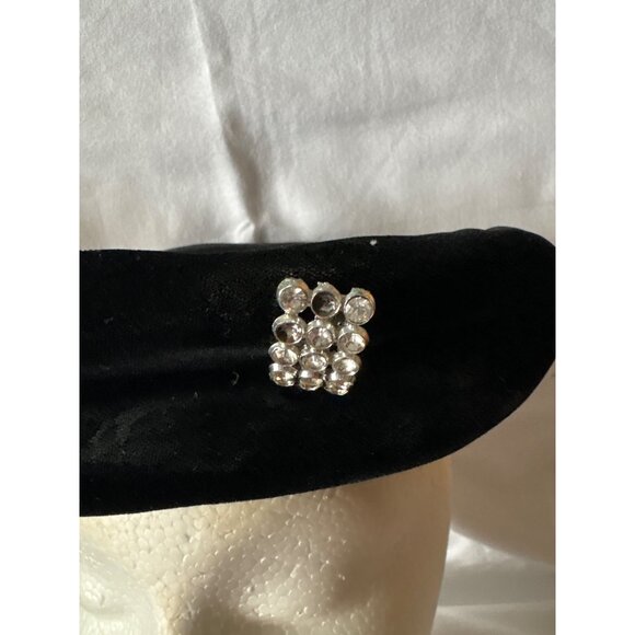 Vintage Black Velvet Pillbox Hat With Rhinestone Accent By Milbrae - Picture 4 of 11